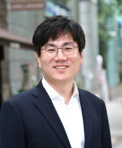 인사말 김성진 민주사회를위한변호사모임민생경제위원회위원장 검찰은국민혈세탕진 해외자원개발 철저히수사해야 오늘국정조사를앞두고국회에서이명박전대통령의자원외교규모와실질에 대한토론회가열리게되어매우시기적절하다고생각하고인사말씀을드리게되 어의미깊게생각합니다.