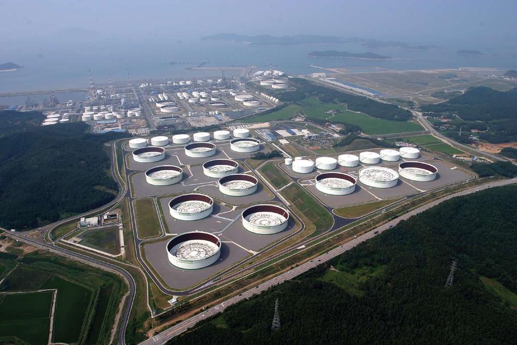 석유비축사업 (Petroleum Stockpile) 석유비축사업은석유를안정적으로공급하고위기시능동적으로대응하기위한에너지안보의초석입니다.