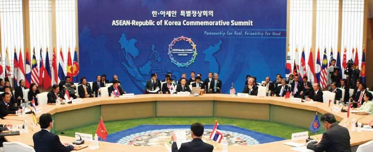 일 아세안이란 동남아시아국가연합 (ASEAN, Association of Southeast Asian Nations 이하아세안 ) 은역내평화, 번영, 발전을목표로지역국가간협력을위해 1967년창설되었다. 현재 10개회원국으로구성되어있으며인구는 5억 9천 6백만명이고총 GDP는 1조 8천 5백억불 (2010) 이다.