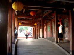 다. 풍흥의집 (Nha Co Phung Hung): 약 200 년전에무역상이지은집으로 8