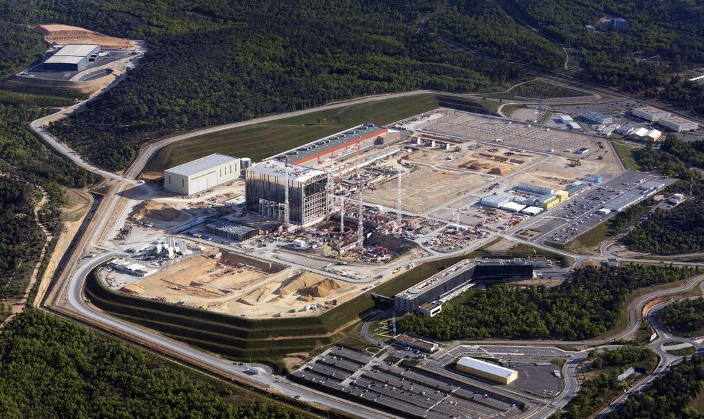 6. ITER 건설현황 : 전체건설현장 Storage Area 2 전체부지 : 180 hectare 건설부지 : 42 hectare PF Coils Building (Installation Complete) 4 Transformers 건물 : 39