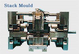 9. Stack Mold 와의비교 Stack Mold Tandem Mold 비고 형체측작동방식사출측토출량 2개파팅면동시형개폐 2개파팅면의중량합계 1 개파팅씩순차형개폐 1 개파팅의중량 토출량 ½ 감소형체력 ½ 감소 형체측 Stroke 2 개파팅면 Stroke 합계 1 개파팅 Stoke