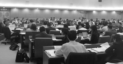 9 1 협상의진행및경과 한ㆍASEAN FTA에대한논의는 2003년 10월 8일한ㆍASEAN 정상회의에서 FTA를포함한포괄적경제협력강화방안에대한전문가그룹을구성하여공동연구를실시한다는데합의함에따라한국과 ASEAN 10개국의 FTA에대한본격적인논의가시작되었다.