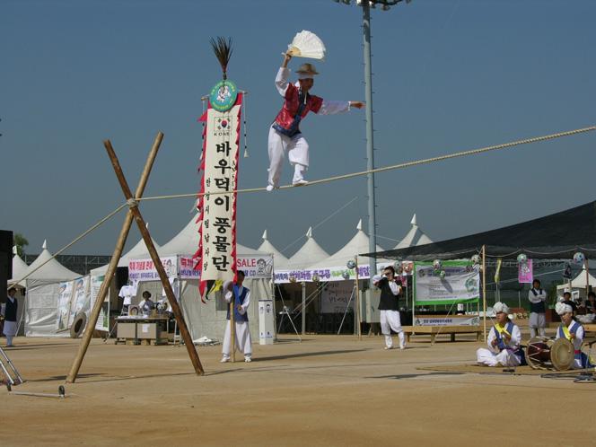 108 지역브랜딩활용실태와실행전략연구 로그램과문화장터등의먹거리등에서안성시의장소자산을직접체험해봄으로써, 안성시의문화예술이미지에대한실제인식을가지게된다.