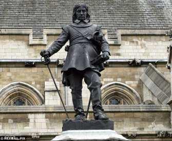 민주시민교육표준모델 ( 중 고등학생용 ) 참고자료 올리버크롬웰 (Oliver Cromwell, 1599-1658 년 ) 영국내전은초반에왕당파에게유리하게전개되었다. 의회군은물적, 인적자원에서왕당파의상대가되지못했다. 이때하원의원이었던크롬웰은고향인케임브리지근교에서기병대를조직하고엄격한훈련을통해여러전투에서전과를올렸다.