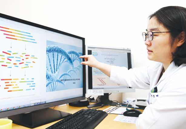 Korea University Hospital News 기획특집 : 유전자검사 소아희귀난치성질환, 차세대유전자검사로신속 정확진단 빠른재활로증상개선 / 유전자치료개발도움소아청소년과변정혜교, 정확한진단위해유전자검사가도움될터 소아청소년과를찾은 24개여아, 발달은비교적정상이었지만키, 머리둘레, 몸무게등이 12개아이의준도안될정도로매우심한성장부진을보이고있었다.