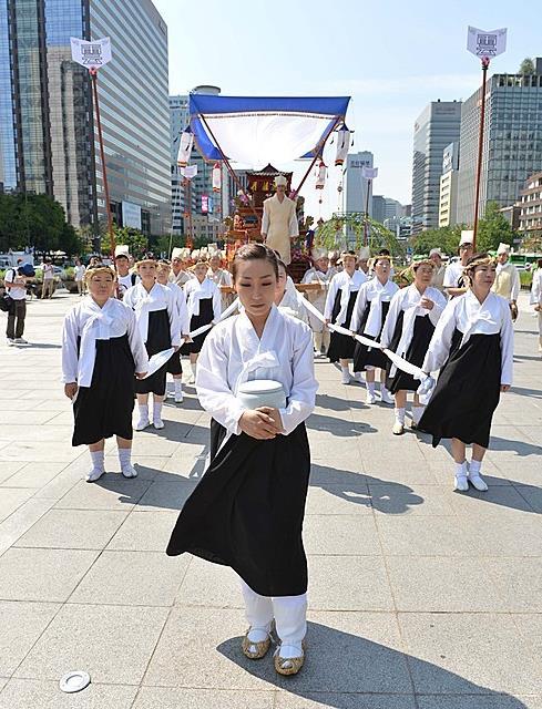 일본군위안부피해자상여행렬 2012 년 8 월 8 일오전서울광화문광장에서나눔의집과일본군위안부역사관,