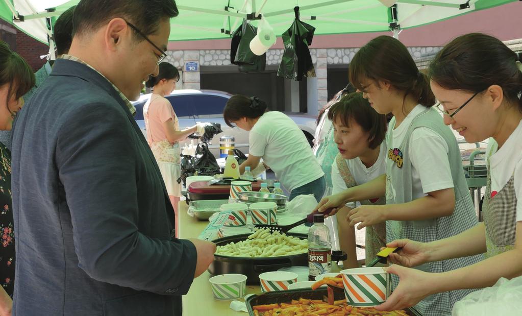 선별진료소는 안양샘병원과 지샘병원 응급의료센터 앞에 각각 설치 운영 됐으며, 이번 연수 프로그램에 참여한 의료진은 우즈베키스탄 타쉬켄트 메디컬 아카데미 소 병원 입구에서는 환자 및 병원 내원객을 대상으로 집중 모니터링을 통해 발열과 호 속 외과, 마취과 전문의 ALIMOV SUKHROB와 RASULOV AKMAL이다.