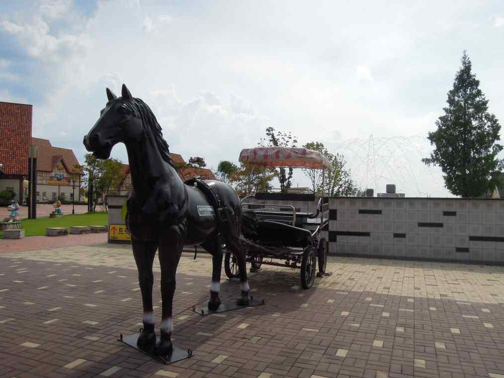 농축산물전시및판매등의다양한복합체험문화공간으로실제동물들을만지고,