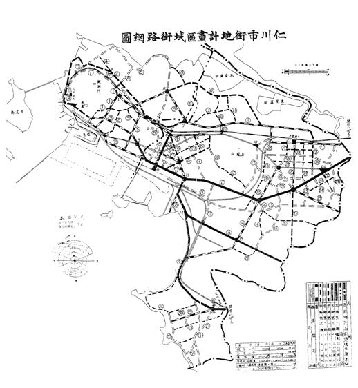 < 그림 2> 인천시가지계획구역 가로망 * 출전 : 朝鮮總督府, 都市計劃槪要 ( 京城 : 朝鮮總督府, 1938), 1쪽 시가지계획가로망부설은그것이공식적으로결정 공포되기이전인 1937년초부터추진되고있었다. 인천부에서는 1937년국고보조 59,400원을받는등총공사비 17만원을들여북부송현정시장북측의연장 600m의중로제1류노선을제일먼저신설하기로결정했다.