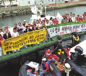 서홍콩, 구소련, 브라질, 아프리카등전세계에사무소를설립하는데기여 하셨는데요, 홍콩사무소를처음개소했을때가기억나시나요? 앤정말동감해요. 2001 년에아마존에서우리가처음만났을때, 자원봉 사자로참여한조용한학생이었던 KT 가그린피스동아시아지부를이끌게 캠페이너로활동을시작해, 홍콩과아마존 앤고마워요, KT.