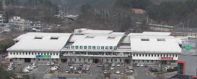32 창원시내서농산물도매시장 (http://changwonmarket.go.kr) 1. 시장전경 위치 : 경남창원시마산회원구내서읍유통단지로 33 개장일 : 2002. 12. 27 사업기간 : 2000. 7 ~ 2002.