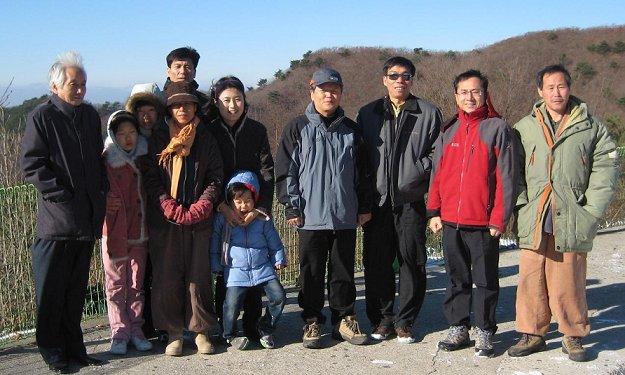 지리산에서의명수련생모임 2009.12.07 16:04 정경대박사, 수강생들과자녀 ( 서울 ), 본원관리본인 ( 창원 ), 수강생 ( 강직성척수염 ) 수강생 ( 창원 ) 수강생 ( 서울 ) 의명학에의한 ( 체질, 병의원인 ) 체질상담은생년, 월, 일, 시, ( 음, 양여부 ) 성별, 성명, 태어난곳을알려주시기바랍니다.