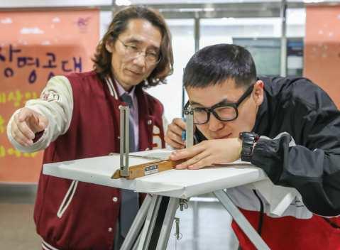 이를위해서상명대학교경영공학과는학생들이경영지식과공학지식을겸비하는동시에경영학적마인드를가질수있도록마케팅, 생산관리, 금융공학, 경영과학, 서비스경영등의과목을집중적으로교육합니다.