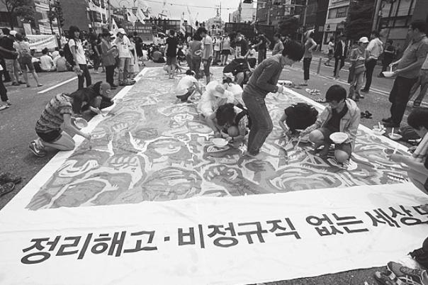 55세이상과전문관리직 ( 교사, 보험및금융관리자, 기술영업원등 ) 까지파견비정규직을쓰도록전면허용하면, 결국비정규직은늘고정규직은점점더줄어든다. 2) 공적연금강화및공무원연금개악중단 불안한노령화사회, 퇴직후노후복지가절실정부는부자증세필요성은거부하면서재정확충을위해공무원들의연금을 34~47% 나삭감하겠다고한다.