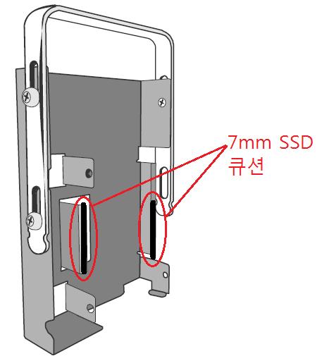 <SSD SMARTGUIDER KIT> SSD를장착하기위해서는 SmartGuider Kit 이필요합니다. 기본적으로 9.5mm 두께의 SSD를장착할수있으며, 7mm 두께의 SSD 는동봉되어있는쿠션을아래그림과같이부착하여야합니다. 참고 : SSD는기구적또는제품특성으로인해호환이안될수있습니다.