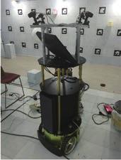 김승훈 Ⅳ. 실험및결과 본연구의시스템은 < 그림 14> 와같이모바일로봇위에프로파일을사용하여전후좌우 4대의카메라를동일한높이와수평으로장착하였다.