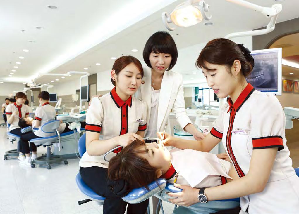 2018 부산과학기술대학교수시모집입학안내 34 35 Department of Dental Hygiene 치위생과 3 년제 홈페이지 www1.bist.ac.kr/dental 위치 본관 10층 학과사무실 TEL 051-330-7192 FAX 051-330-7067 입시상담교수최정미 010-3774-1271 / cjmi@bist.ac.kr 권수진 010-3488-6016 / monami@bist.