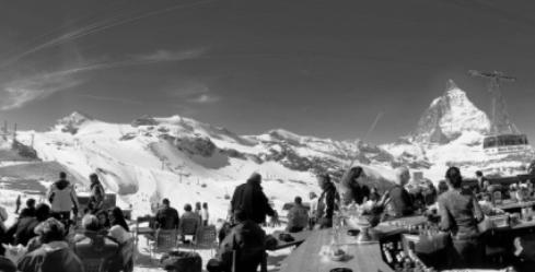 산악열차 > < 글래시어 파라다이스 케이블카 > * 출처: 스위스관광청 (산장호텔 레스토랑) 산 정상에 5성급 리펜알프 리조트(2,222m),