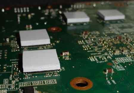 솔루에타의 STIM 제품은탁월한열전도성으로 FINE CERAMIC 제조기술과트랜지스터, 마이크로프로세서및전원부등에이용됩니다.