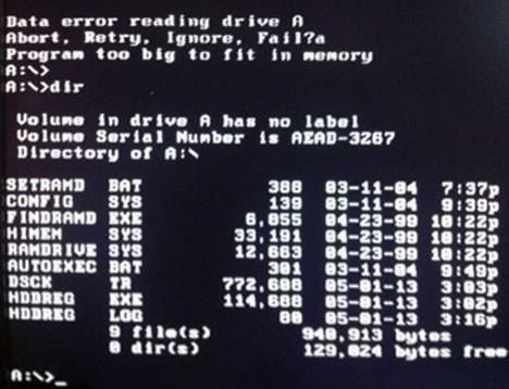 18 DOS 의특징 DOS 는텍스트를기반으로명령어를직접입력하는방식으로작동하게되어있었음 보통 A:\>, B:\>
