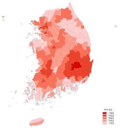 < 그림 4-20> 기후변화영향에따른피해위험증가 폭염취약지역 (2012) 폭염취약지역 (2100) 수도권및영남권일대과서해안축을따라분포전망 가뭄취약지역 (2012) 가뭄취약지역 (2100) 취약지역이다소감소하나,