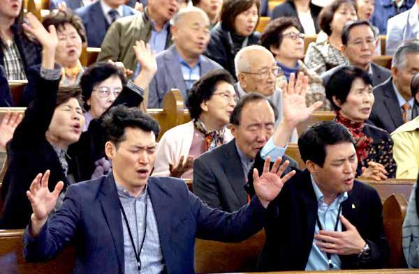 윤세관목사 ( 한국기독교장로회총회장 ), 김종현목 고개회사를하고, 부총회장원용호목사가개회기도를한 총회가열려미국장로교처음들어온목사, 목회를처음하 사 (