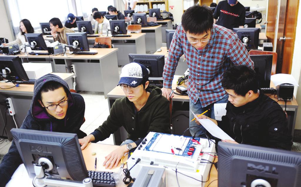 국민대학교 2015 수시모집요강 32 33 College of Electrical Engineering&Computer Science 전자공학부 컴퓨터공학부 전자정보통신대학 eecs.kookmin.ac.