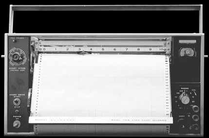 측정기술의변화와전망 엔지니어들을위한전자테스트장비였으며, 그들의첫번째고객은그당시새로운오디오효과를연구하던월트디즈니스튜디오였다. 이후로도 HP를비롯하여다양한계측기업체에서지속적으로측정장비를개발하였으나, 1900년도중반까지장비는측정의역할만수행할뿐데이터를기록하지않았기에엔지니어가직접실시간으로데이터를눈으로읽고종이에옮겨적어야했다.