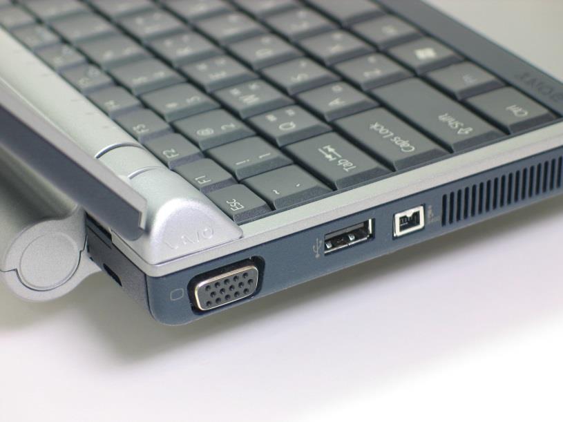 Section 2: 이미지의이해와규격 디지털카메라 USB 인터페이스 USB는이론상으로총 127개의장치를연결할수있으며운영체제의지원을받는경우플러그앤플레이 (Plug And Plug, PnP) 기능을지원