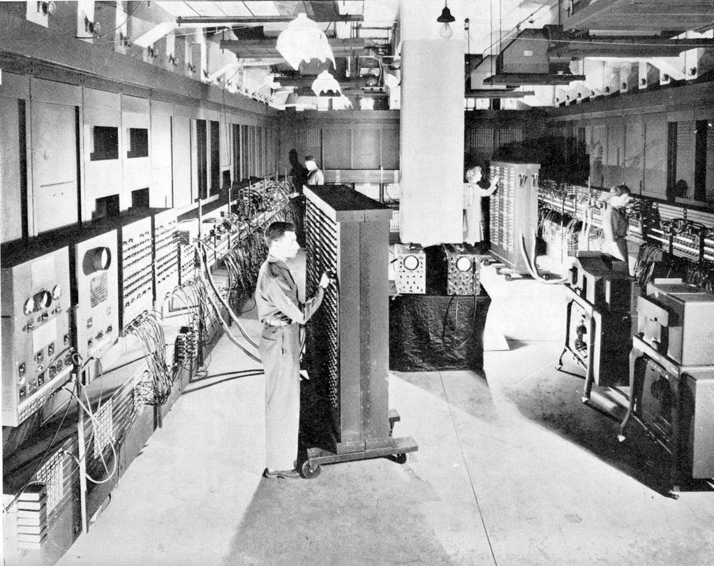 ENIAC Computer 폭 : 24 m 높이 : 2.518 m 깊이 : 0.