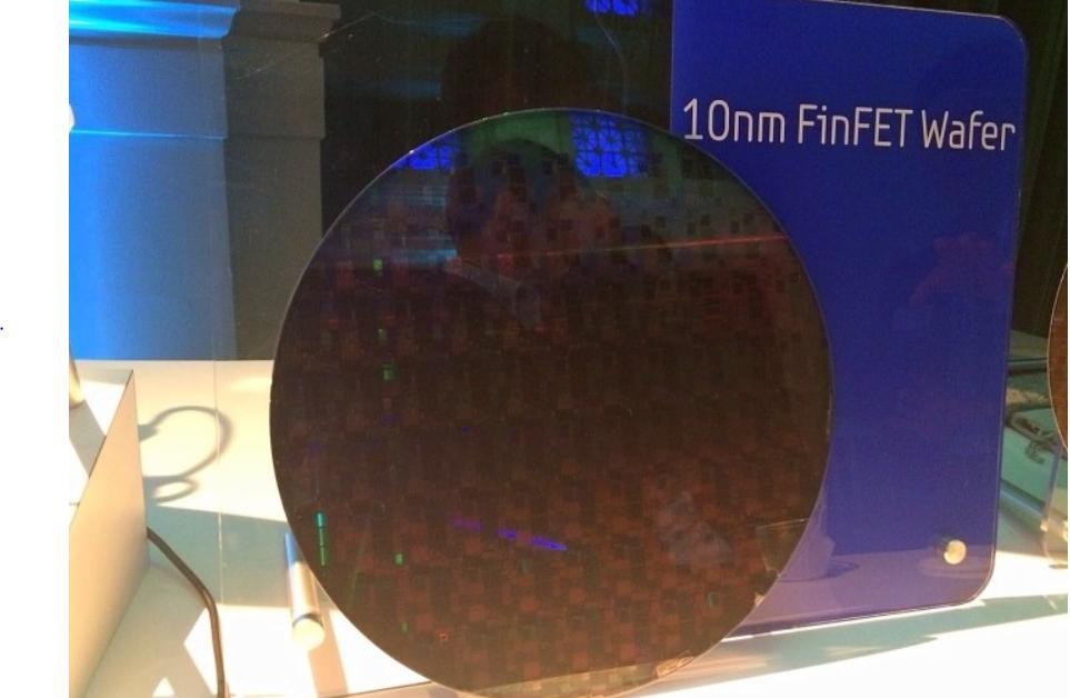 삼성전자 투자포인트 2 : 1nm FinFET 216 년 1nm FinFET 공정추진 삼성전자는 215 년 14nm FinFET 공정을본격화하고있다. 삼성전자는메모리미세공정노하우를활용하여 1nm 공정개발도진행하고있다.