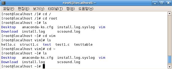 Chapter 2. 기본명령어 29 -rf 옵션을사용할때에는디렉토리와함께그안에들어있는파일및서브디렉토리까지한마디말도 없이모두삭제한다. 편리한명령이기는하지만주의해야한다. 3. cd 이명령은디렉토리이동명령이다. 그림 35 cd 명령어 디렉토리를이동할때경로맨앞에슬래시(/) 가있는경우가있고, 없는경우도있다.