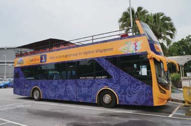 5 싱가포르의다양한탈거리들 시아홉온버스SIA Hop-on Bus 싱가포르의주요관광지와중심지를한번에돌아보고싶은사람들에게좋은교통수단이다. 보타닉가든, 선텍시티, 래플스시티, 에스플러네이드와같은유명한스폿은물론클락키, 아랍스트리트, 리틀인디아, 차이나타운, 센토사에이르는 23개의주요지역을이어주는역할을한다.