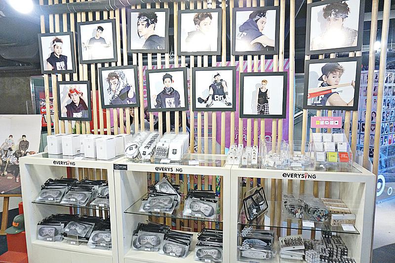 명동 롯데백화점 팝업스토어는 1 월 소녀시대의 MD 상품을 판매하였고, 월 중순부터 9 월 말까지 세 달간 EXO 관련 MD 상품 판매를 통해 억원 이상의 수익을 올린 것으로 파악되며