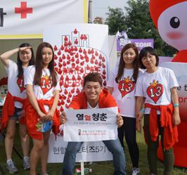 Nineteen students received commendations from the Korean Red Cross President and the Director General of the Korean Red Cross Blood Service