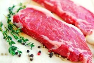 05 소고기 소고기역시단백질이많은음식중하나에요. 100g 기준으로단백질함량이 20g 이상인데요. 붉은고기의경우근육이합성되는것을촉진해주기때문에근육사이즈를늘리고근손실을막는효과가있어요.