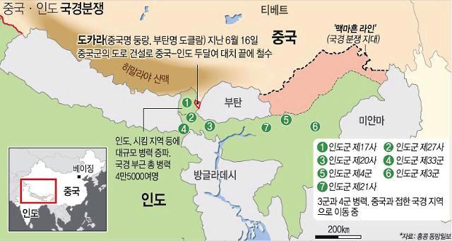 김석수 95 작전에전투준비태세를갖추어나가고있다. 11) < 그림 1>. 안보딜레마의개념은인도연구자들사이에서도많이사용되고있지만, 무엇과무엇의딜레마인지가명확하지않다. 인도연구자들은안보딜레마를 중국과인도사이의세력관계비대칭 또는거기에서파생되는 인도우려에대한불감증 과같은의미로사용하고있다.