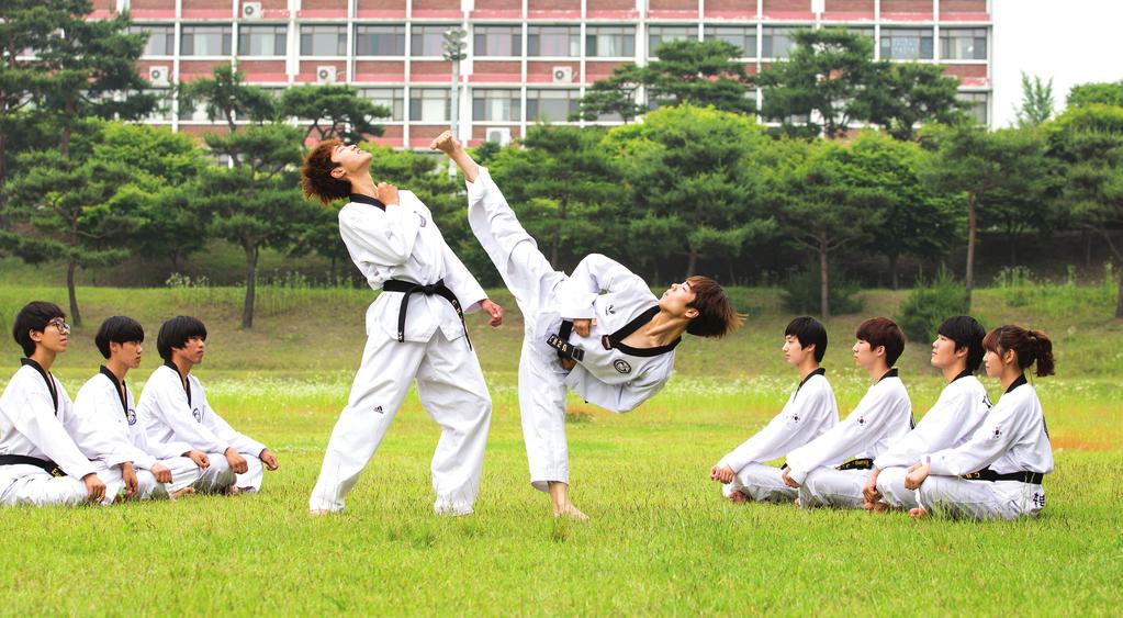 CHUNGBUK HEALTH & SCIENCE UNIVERSITY 2016학년도 수시 정시 신입생 모집요강 Department of 스포츠건강관리과 태권도외교과 꿈을 향해 질주하는 스포츠건강관리과! Global Jump.