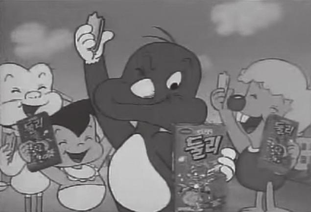 3) 3 1 2 애니메이션에서는김수정의 < 아기공룡둘리 > 캐릭터를 1985 년롯데 빼빼로, 1988 년롯데햄 둘리소세지 에활용하였으며, 오리지널팬시캐릭터를활용한사례로는 1985년
