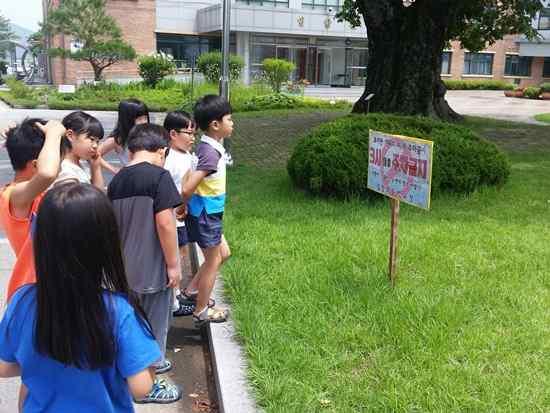 학교구석구석에서위험요소가무엇인지살펴보고, 어떻게행동하는것이안전을지키는것인지알아보았다.