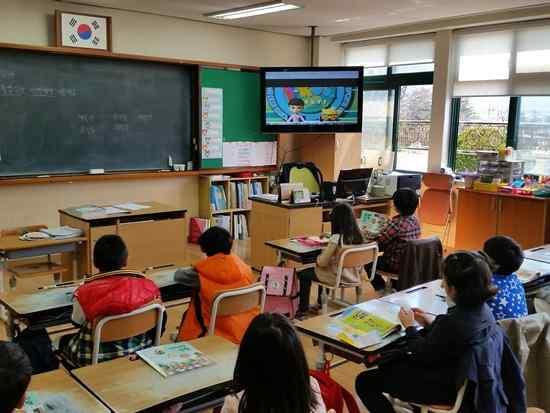 4 안전교수학습과정안 생활안전 학교에서의안전생활 4 월 1 주 단원명나는안전으뜸이 - 안전하고즐거운학교수업모형역할놀이 차시명특별실을안전하게이용해요교과서 10~11 쪽