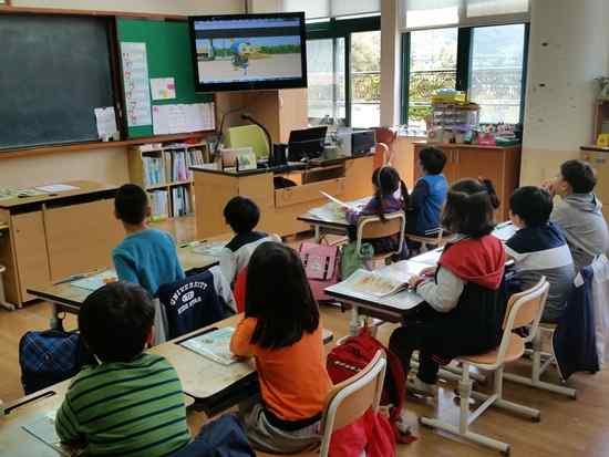 생활안전 학교에서의안전생활 4 월 4 주 단원명나는안전으뜸이 - 안전하고즐거운학교수업모형실습시연중심 차시명운동장과놀이터에서안전하게놀아요 (2) 교과서 16-17