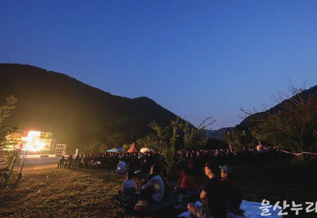 구분감천문화마을골목축제성미산마을축제울산반구대산골영화제 장소감천문화마을일대성미산마을일대반구대집청정큰마당 주최 / 주관 부산시사하구 /( 사 ) 감천문화마을주민협의회 ( 사 ) 사람과마을 / 성미산마을축제위원회 울산반구대산골영화제조직위원회 주요프로그램