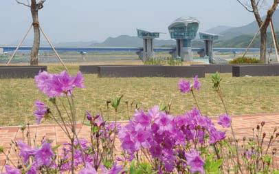 친수기능의복합수변공간을조성하고동시에시공업체기업이미지제고에기여하고있다. 위치 : 경북구미시선산읍원리 142 문의 : 구미문화관광 www.gumi.go.