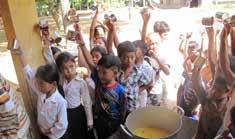 2016 년활동보고 2016 년활동보고 캄보디아급식지원 결손가정아이들을위한기숙사학생의급식및유치원간식지원맛있는수프간식직접갈아만든두유를먹는아이들