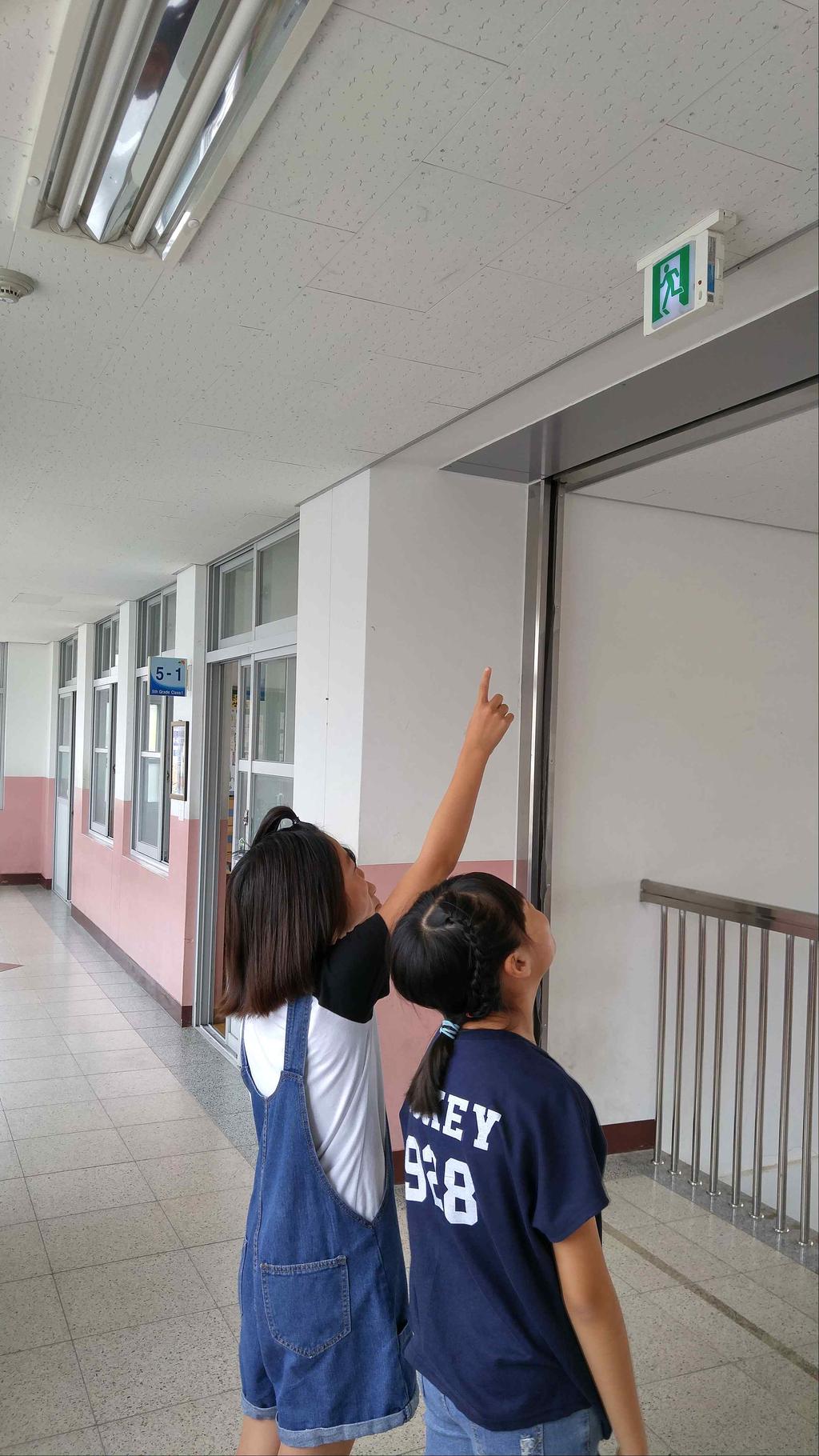 학습내용 확대및 적용하기 - 학교를다른장소로설정하고다양한대피로를제시 하여안전하게대피해보기 처럼신속하게 행동하도록 주의시킨다.