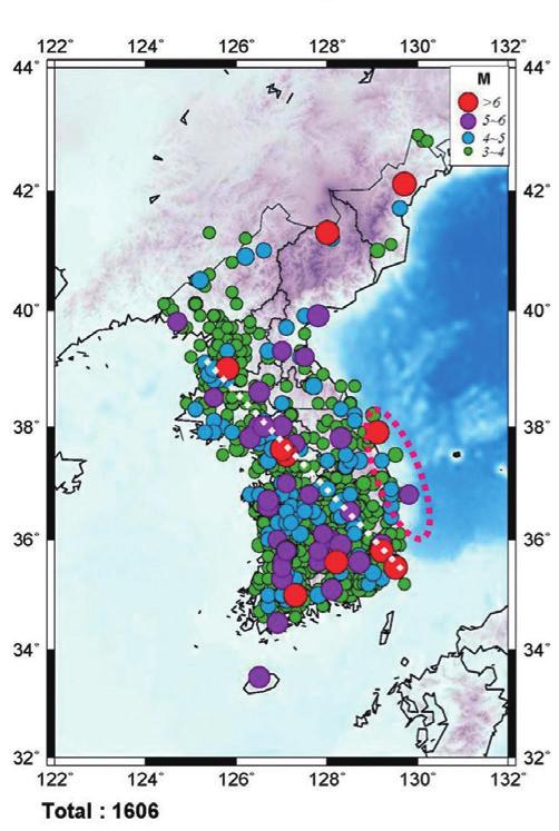 목록에따르면, 역사적으로한반도에서규모 6.0 이상지진은 13회, 규모 5.0-6.0 지진은총 46회발생하였다. [ 그림 Ⅹ-20] 은 1,606건의역사지진진앙분포도이다. 우선드러나는특징은서해상에서지진발생이없었다는점이다. 그러나이는실제로지진이발생하지않았다고보기보다는역사지진해석상의한계로보는것이타당하다.