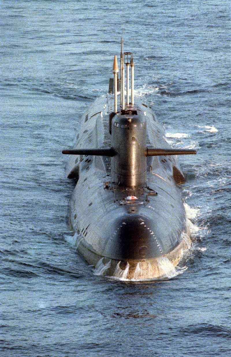 이는소련잠수함들이원해 ( 遠海 ) 까지나갈필요없이자국해군기지주변에서해 공군의엄호를받으며작전활동을하는방식이었다. 이를위해소련은자국연안에서미본토를공격할수있도록 SLBM의사거리를연장시켰다 (Long & Green, 2014, pp. 47-49). 17) 이외에도소련해군은미국잠수함의탐지 / 추적을따돌리기위해복잡하고위험한회피기동방법을사용했다.