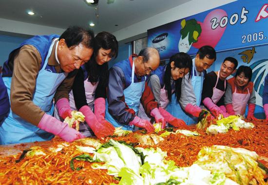 지역사회에 대한 시상식에는 뉴욕부근 7개교 수상학교 학생 및 관계자, 수상자 및 현지 언론 등 200여 명이 참석했으며, 에세이 1 지원 및 공헌 등의 요구사항은 내용에 따라 전담 커뮤니케이션 창 위 당선자가 지정한 학교인